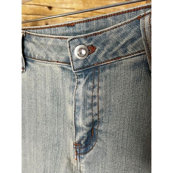 A.Z.I MID-RISE NWT EMBROIDERED BEADED EMBELLISHED JEWELED NATURAL CAPRI JEANS - Picture 6 of 9